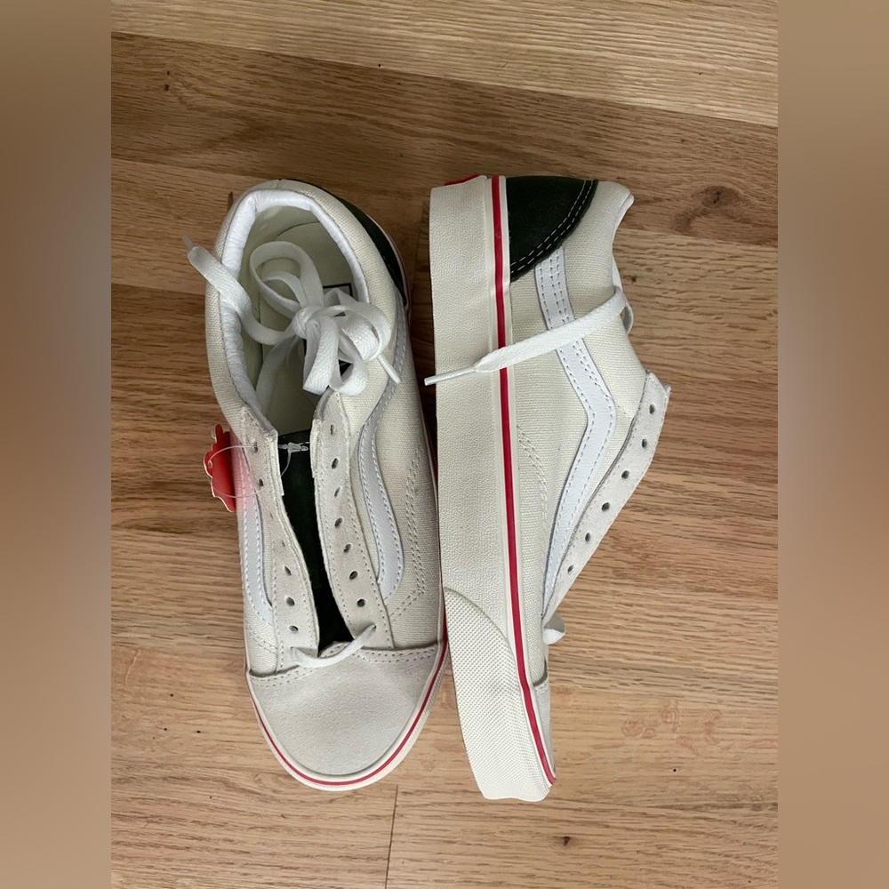 Van’s classic old skool with green heel